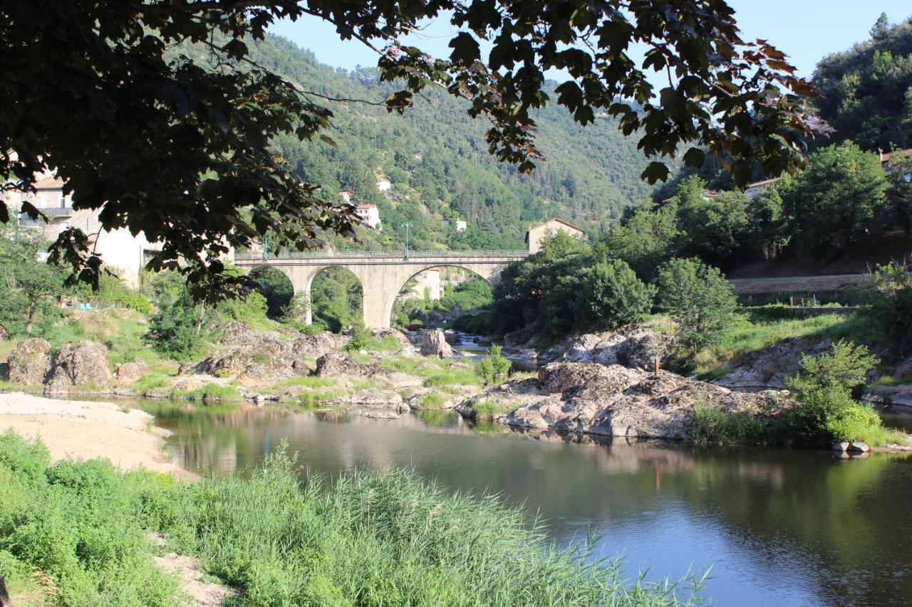 La Riveraine Et Les Bicyclettes Saint-Sauveur-de-Montagut Eksteriør billede